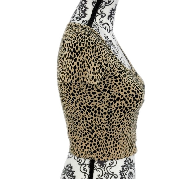 John Galt 100% Cotton Y2K Inspired It-Girl Leopard Print Button-Up Crop Top - Picture 8 of 10